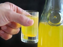 Выпейте этот напиток из куркумы, чтобы вымыть паразитов и очистить ваш кишечник!